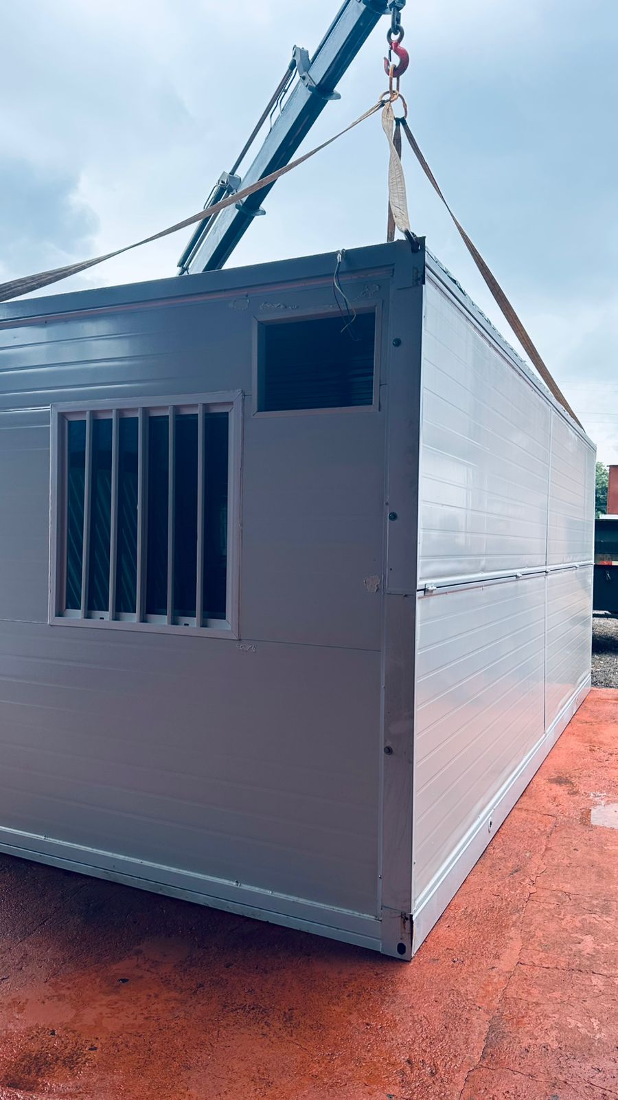 Estrutura Hartspace sendo içada em obra real